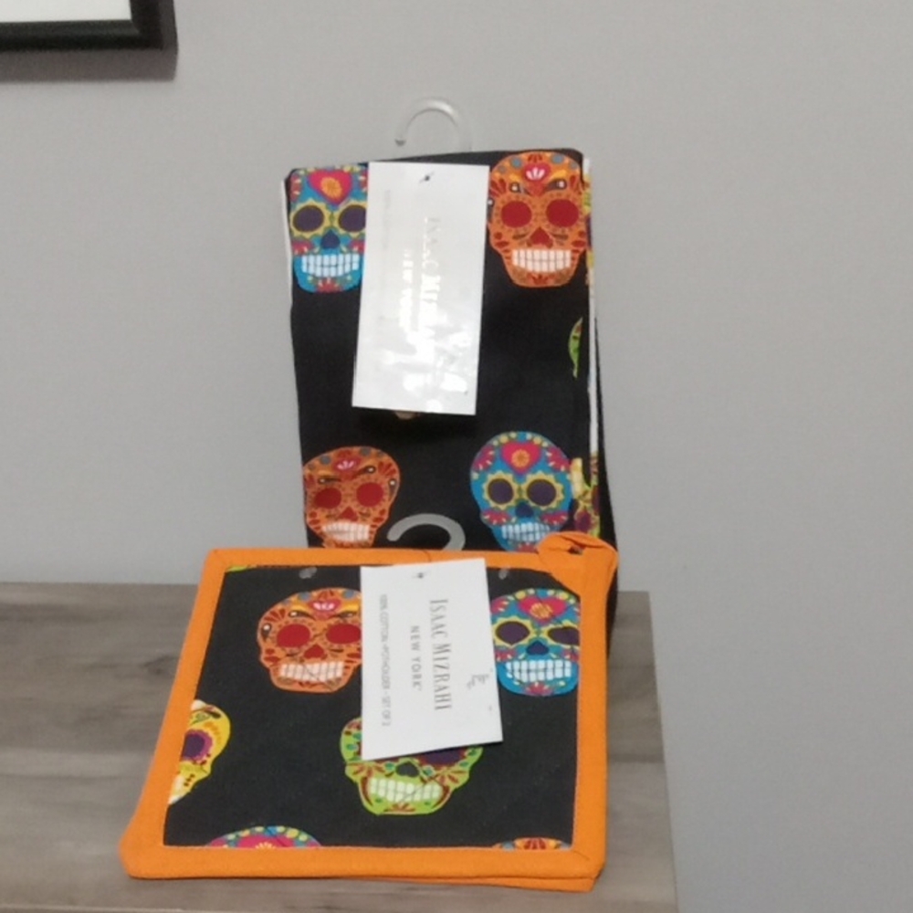Isaac Mizrahi Vibrant Skull Design Towel Set & Potholder Set